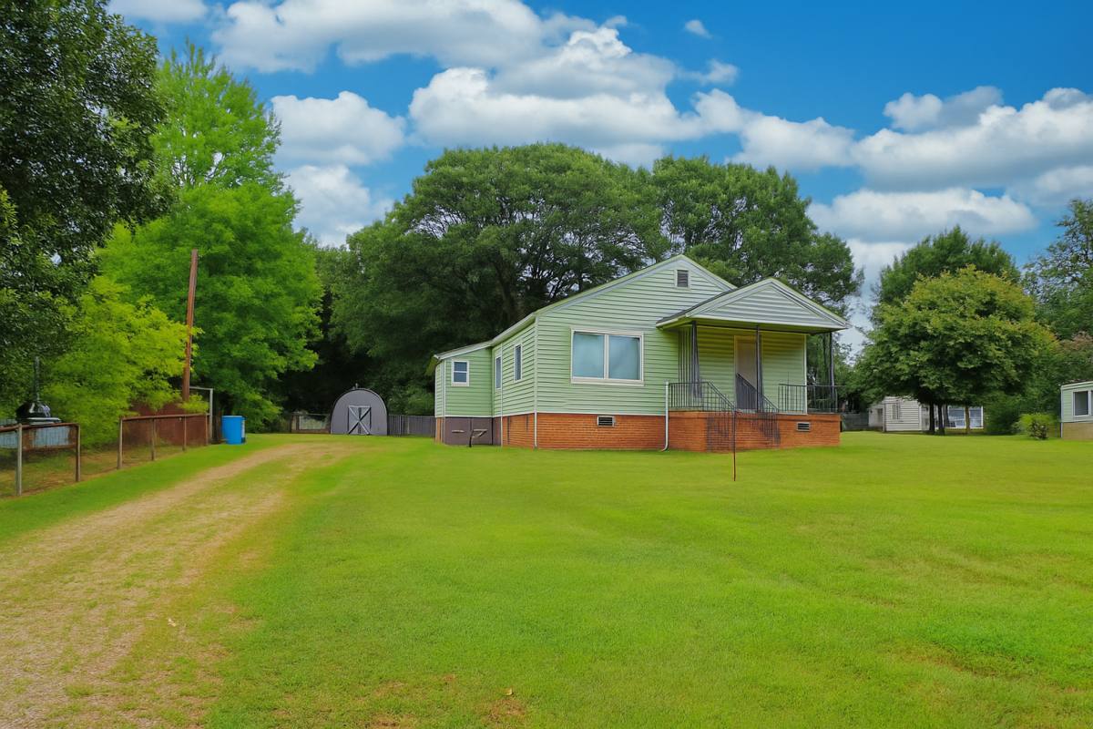 House for rent at 200 Tomberlin Rd, Mount Holly, NC 28120