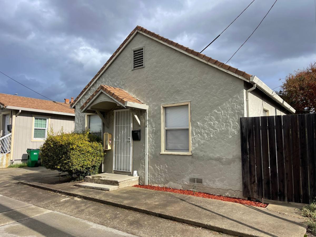 Townhouse for rent at 802 S Stockton St, Lodi, CA 95240