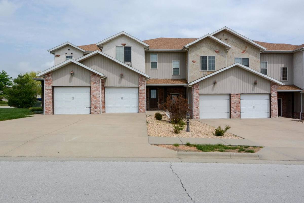 Townhouse for rent at 2199 W Bingham St, Ozark, MO 65721