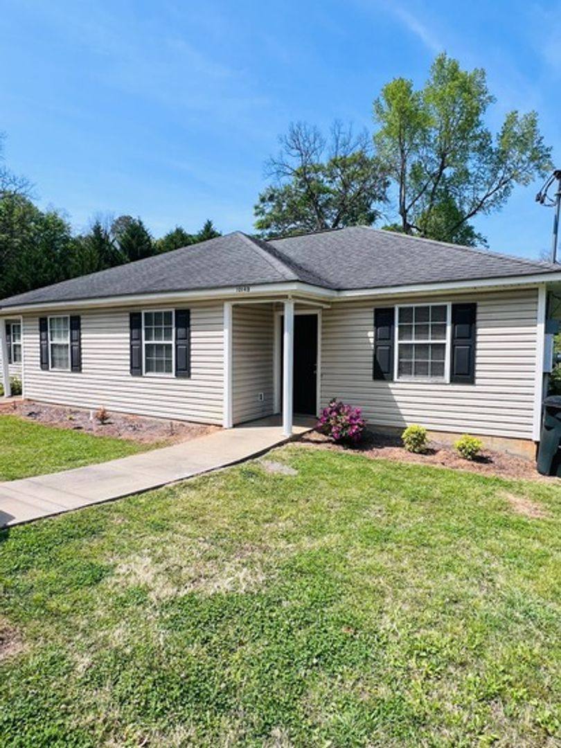 Apartment for rent at 1014 Renfro Ave, Opelika, AL 36801