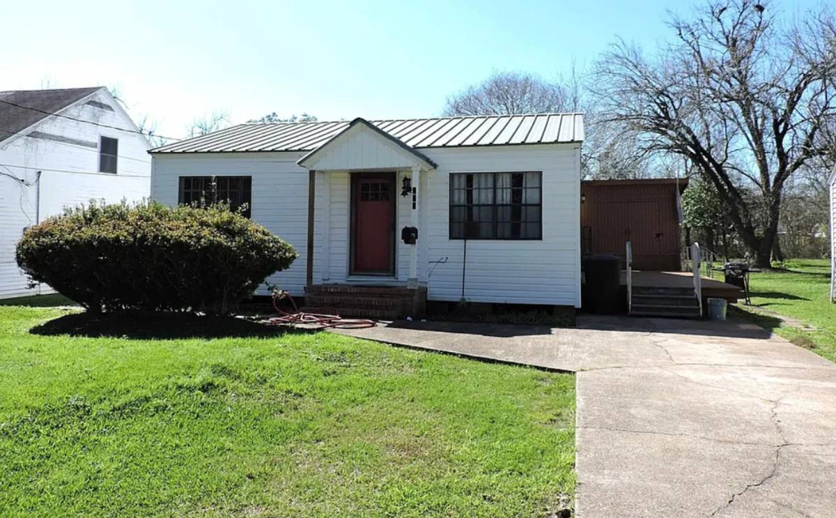 133 Hilldale Dr, Nederland, TX 77627