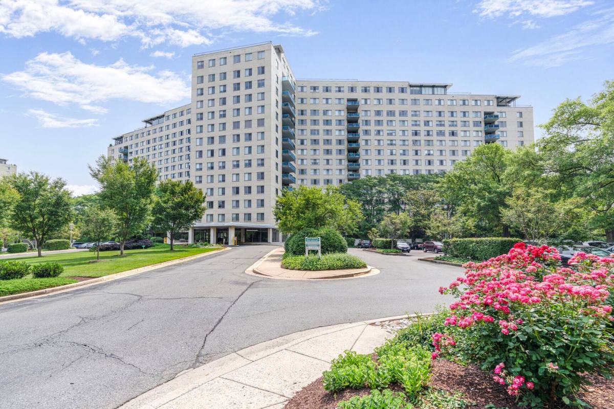 Apartment for rent at 10401 Grosvenor Place, Rockville, MD 20852