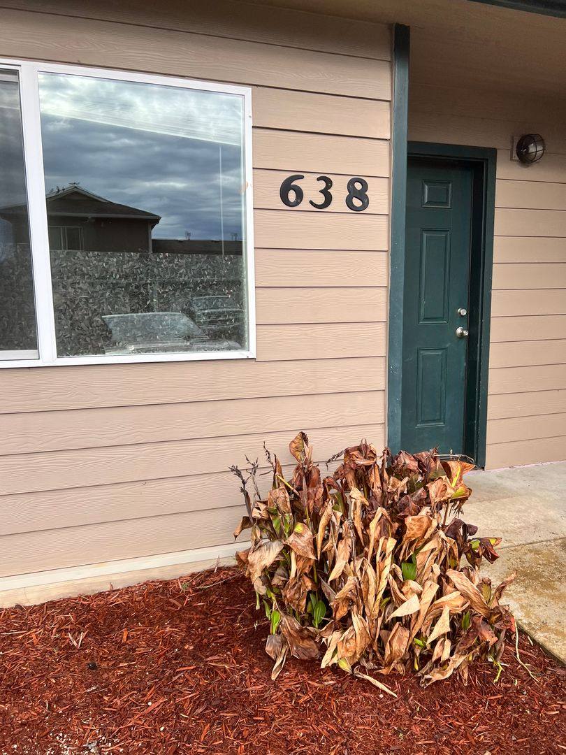 Apartment for rent at 638 Filmore Ave, Coos Bay, OR 97420