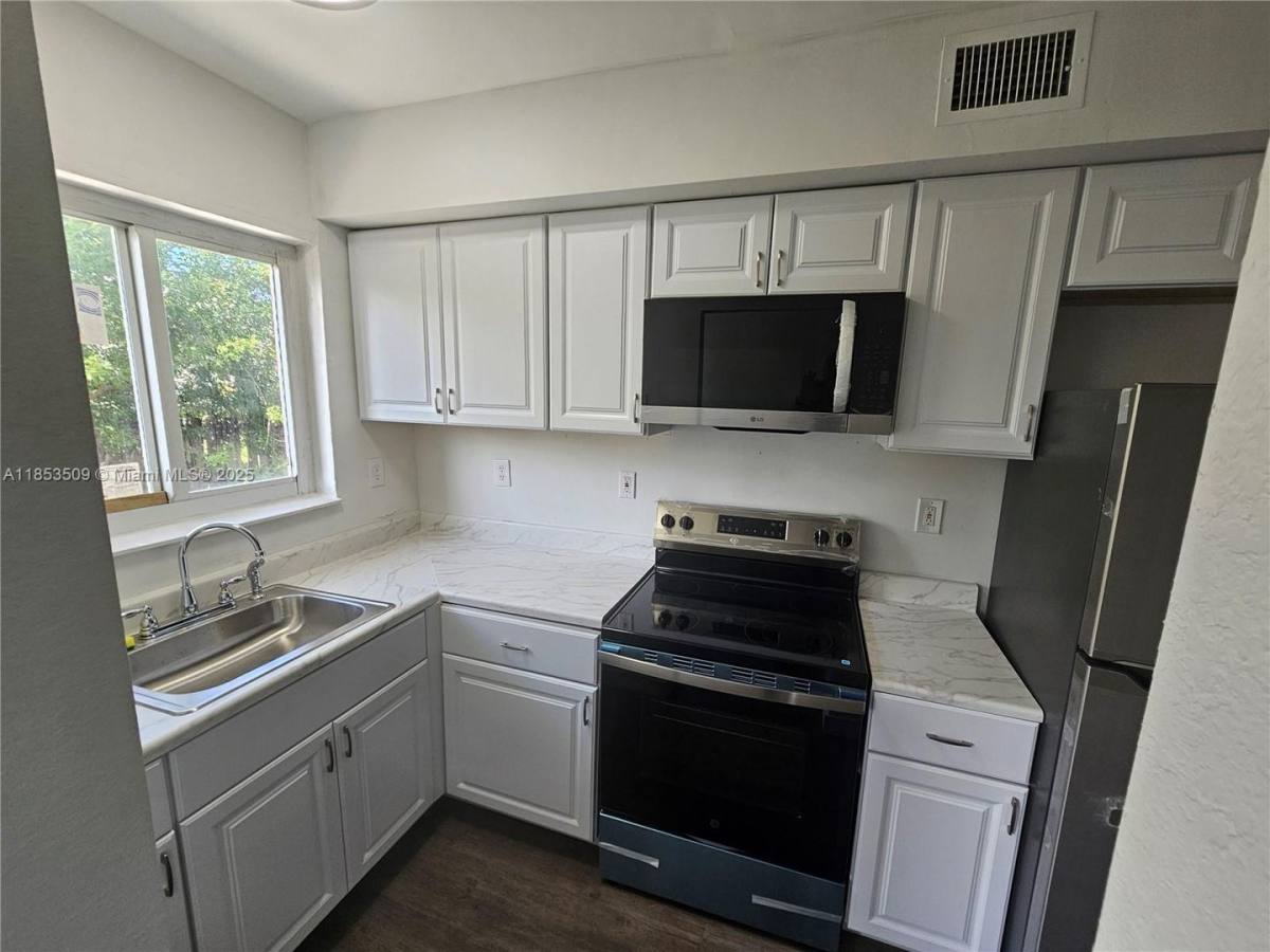 Townhouse for rent at 225 NW 84th Terrace, Miami, FL 33150