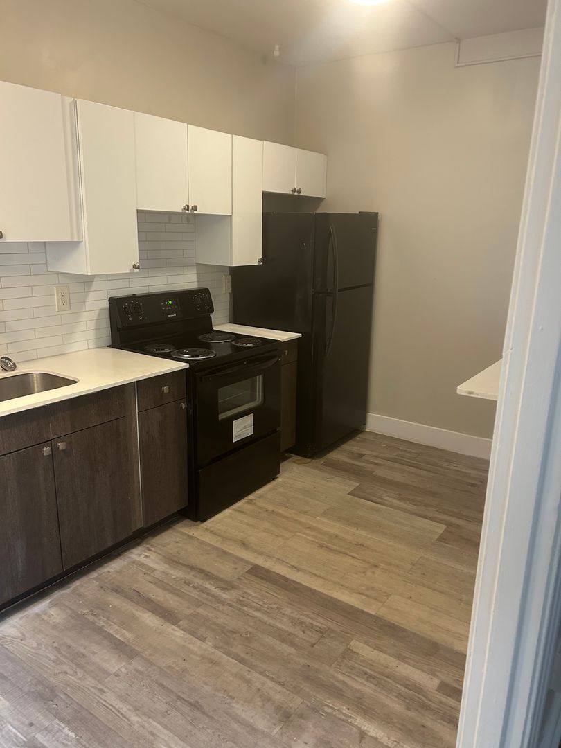 Apartment for rent at 16 Evergreen Ave, Hartford, CT 06105