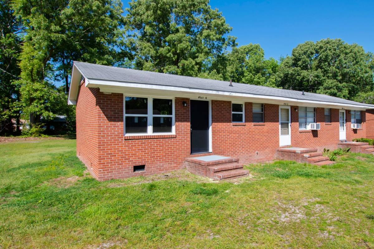Apartment for rent at 4949 Fieldcrest Dr, Fayetteville, NC 28303