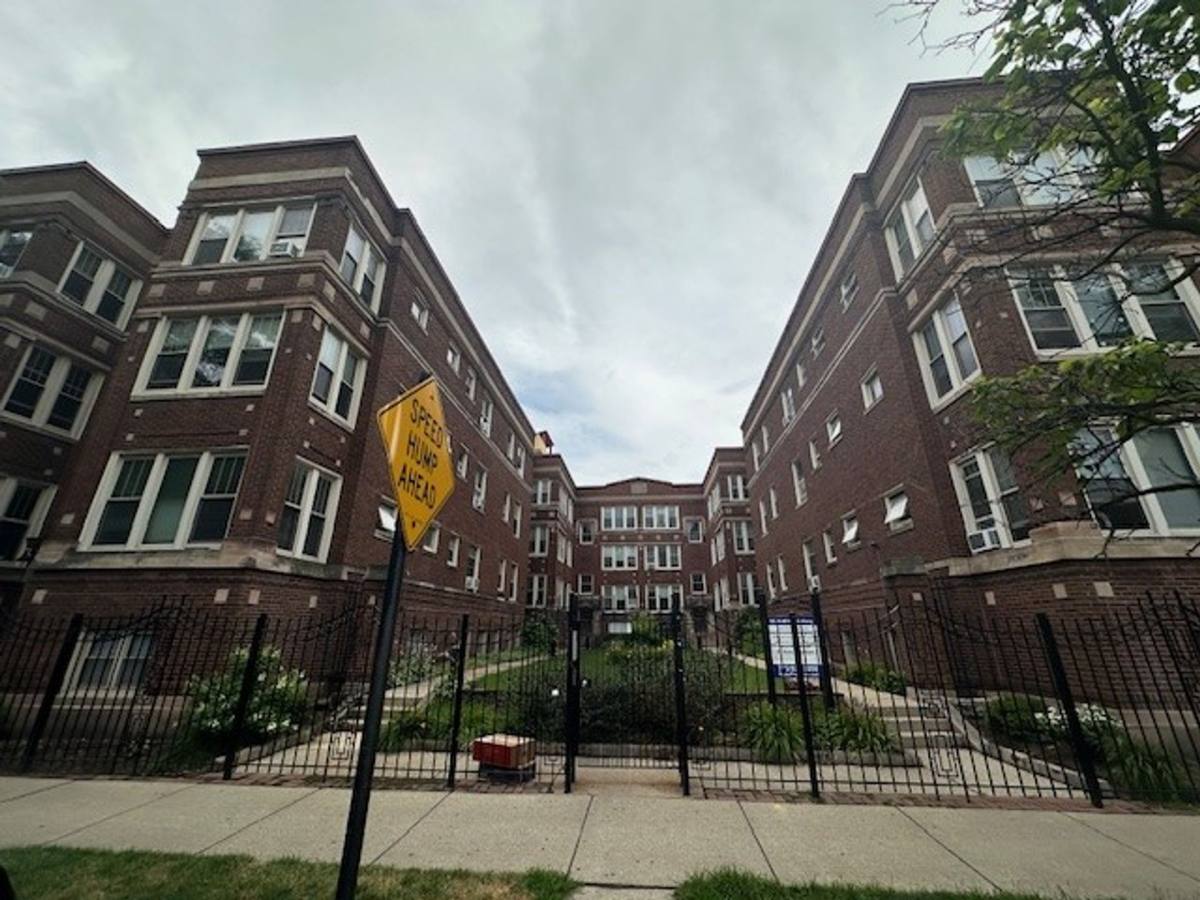 Apartment for rent at 5548 N Winthrop, Chicago, IL 60640