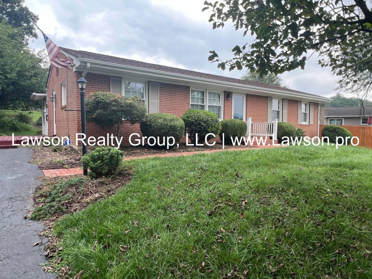 House for rent at 900 Flanders Lane, Salem, VA 24153