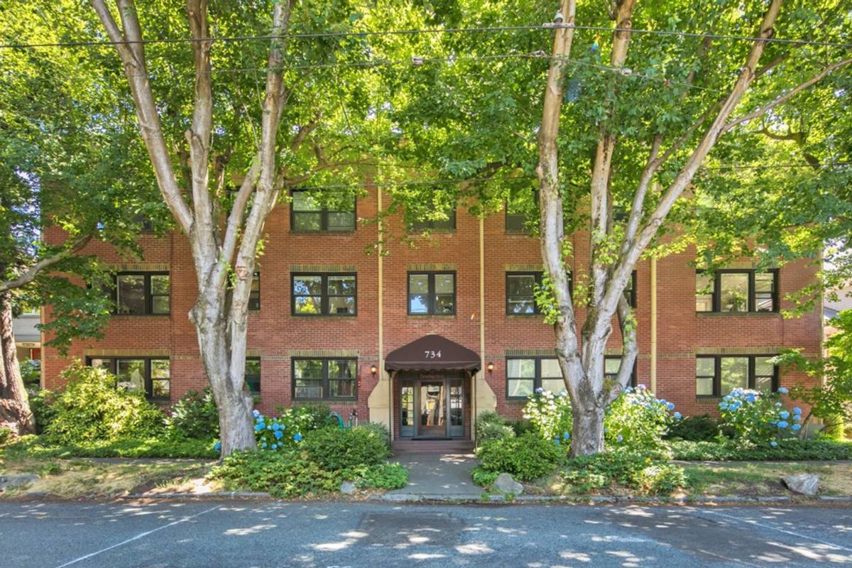 Apartment for rent at 734 Broadway E, Seattle, WA 98102