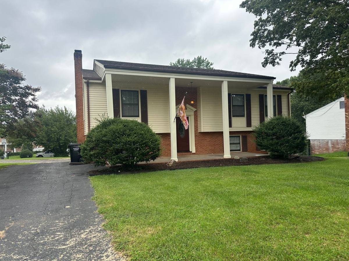 House for rent at 1478 Muse Dr, Vinton, VA 24179