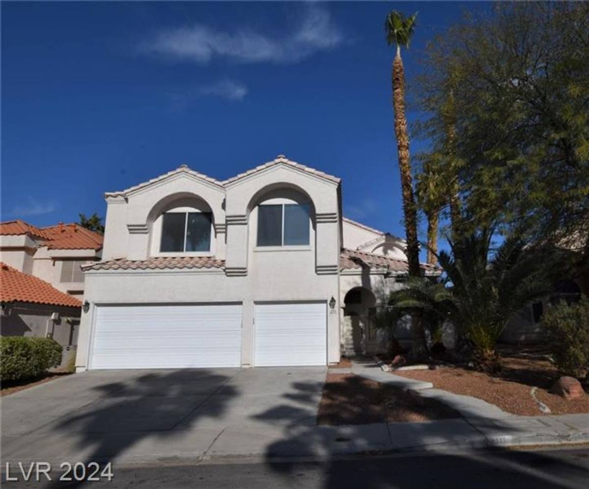 House for rent at 2111 Fountain Springs Dr, Henderson, NV 89074
