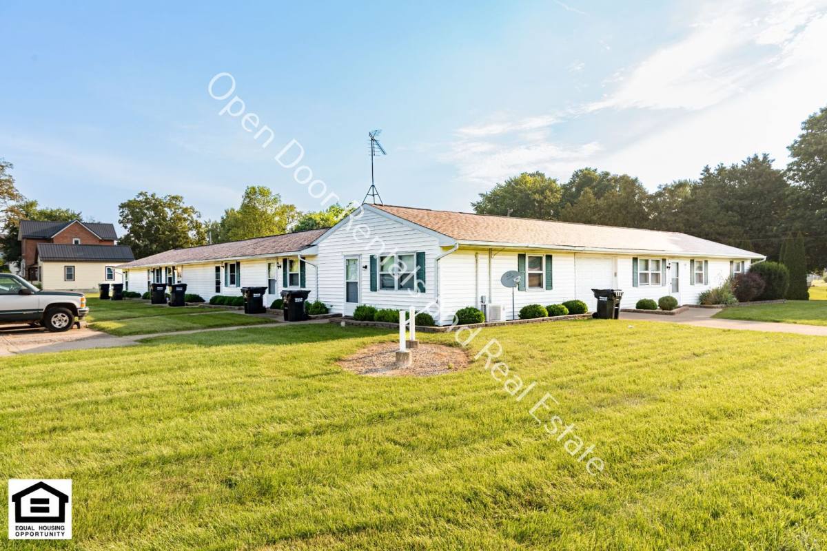 Apartment for rent at 608 Dennis St, Garrett, IN 46738
