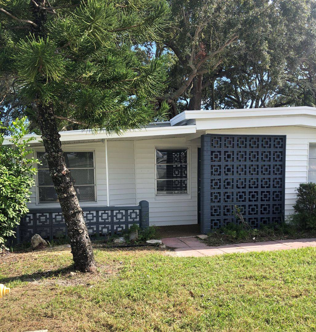 House for rent at 906 50th Ave Plaza W, Bradenton, FL 34207