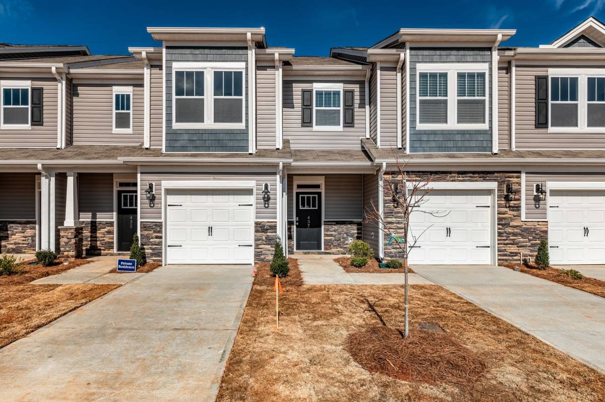 House for rent at 437 Yellow Fox Rd, Greer, SC 29650