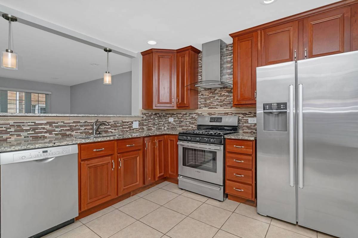 Townhouse for rent at 13-15 S Waiola Ave, La Grange, IL 60525