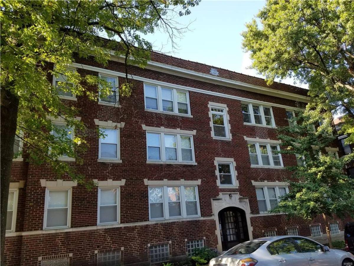 Apartment for rent at 6318 N Rosebury #2E, Saint Louis, MO 63105