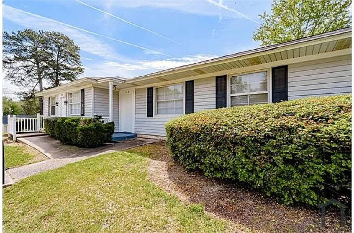 Townhouse for rent at 320 S Beltline Blvd, Columbia, SC 29205