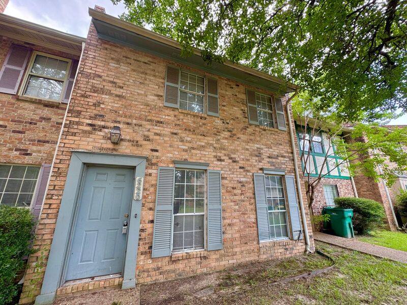 Townhouse for rent at 6220 Gould Place, Texarkana, TX 75503