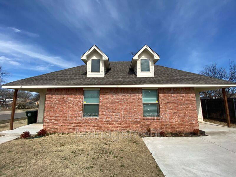 Apartment for rent at 303 E Himes St #1, Norman, OK 73069
