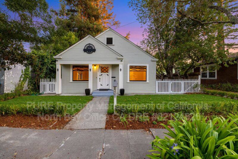 House for rent at 1520 14th St, Santa Rosa, CA 95404