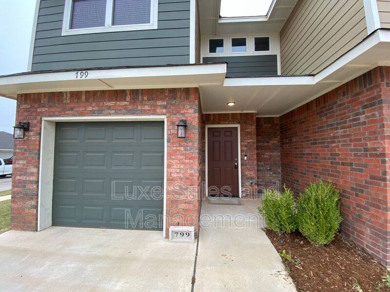 Townhouse for rent at 799 SW 14th St, Oklahoma City, OK 73160