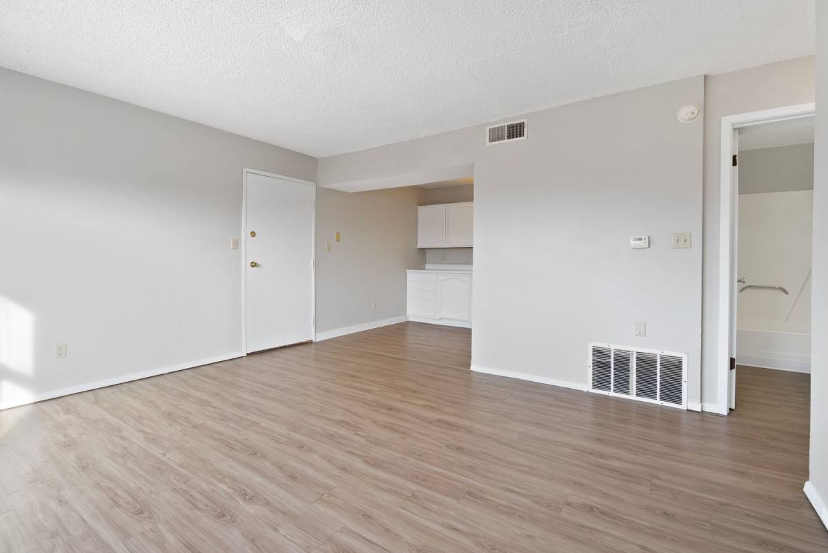 Apartment for rent at 1014 Leavitt St, Waterloo, IA 50702