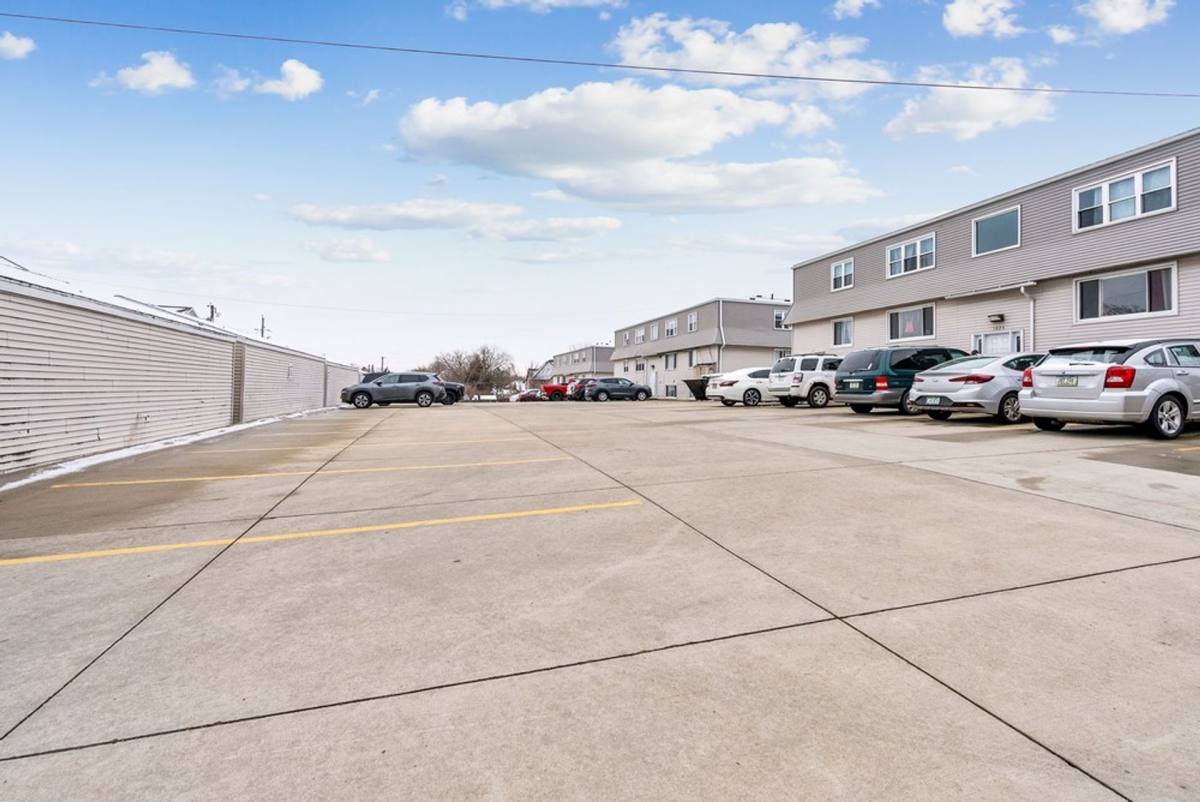 Apartment for rent at 1014 Leavitt St, Waterloo, IA 50702