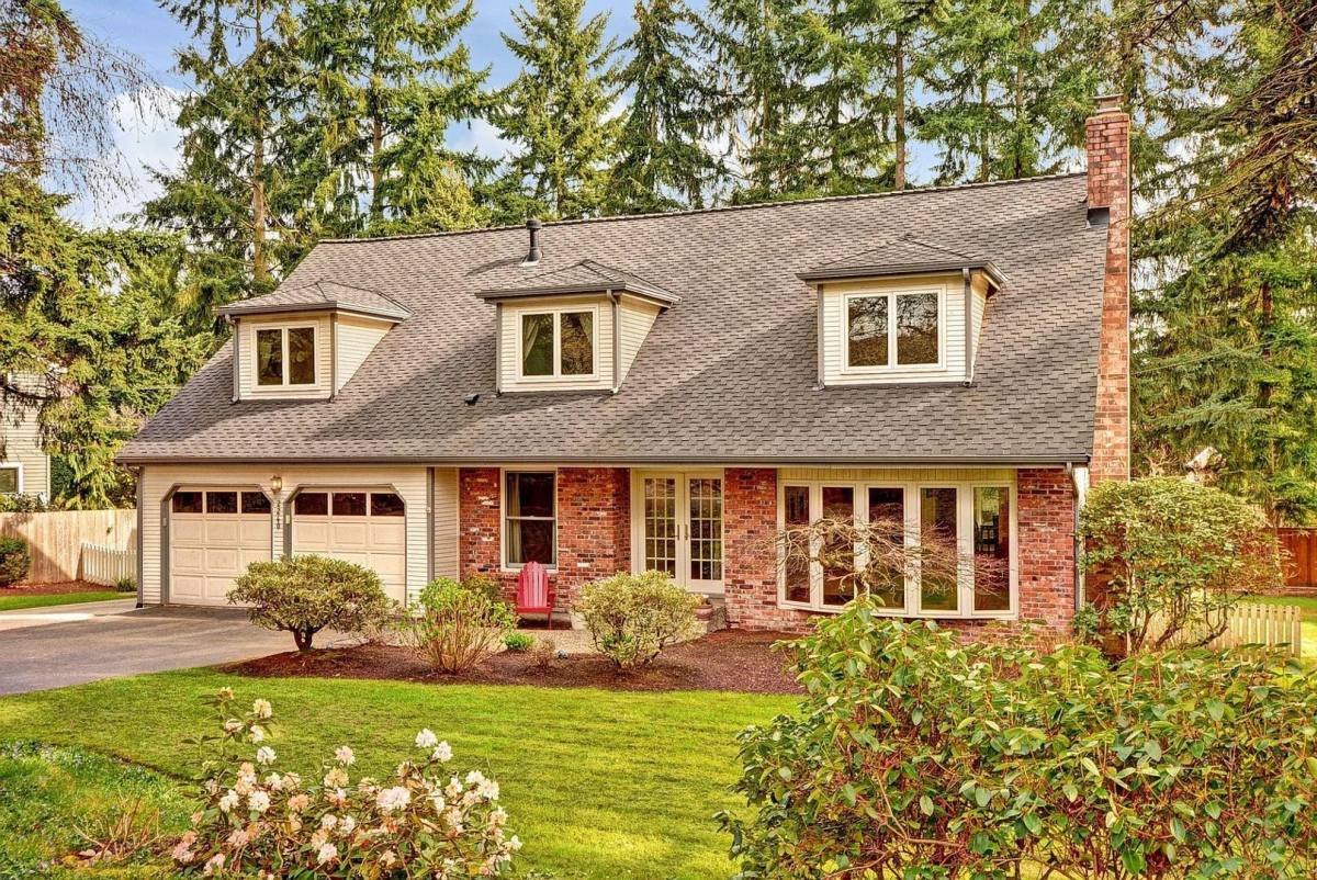 House for rent at 2240 Evergreen Point Rd, Medina, WA 98039
