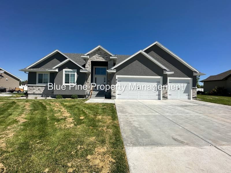 House for rent at 679 Sterling Dr, Idaho Falls, ID 83404