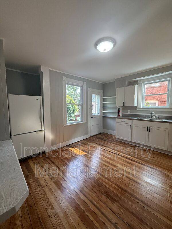 Apartment for rent at 10 Longworth Ave #1, Middletown, CT 06457