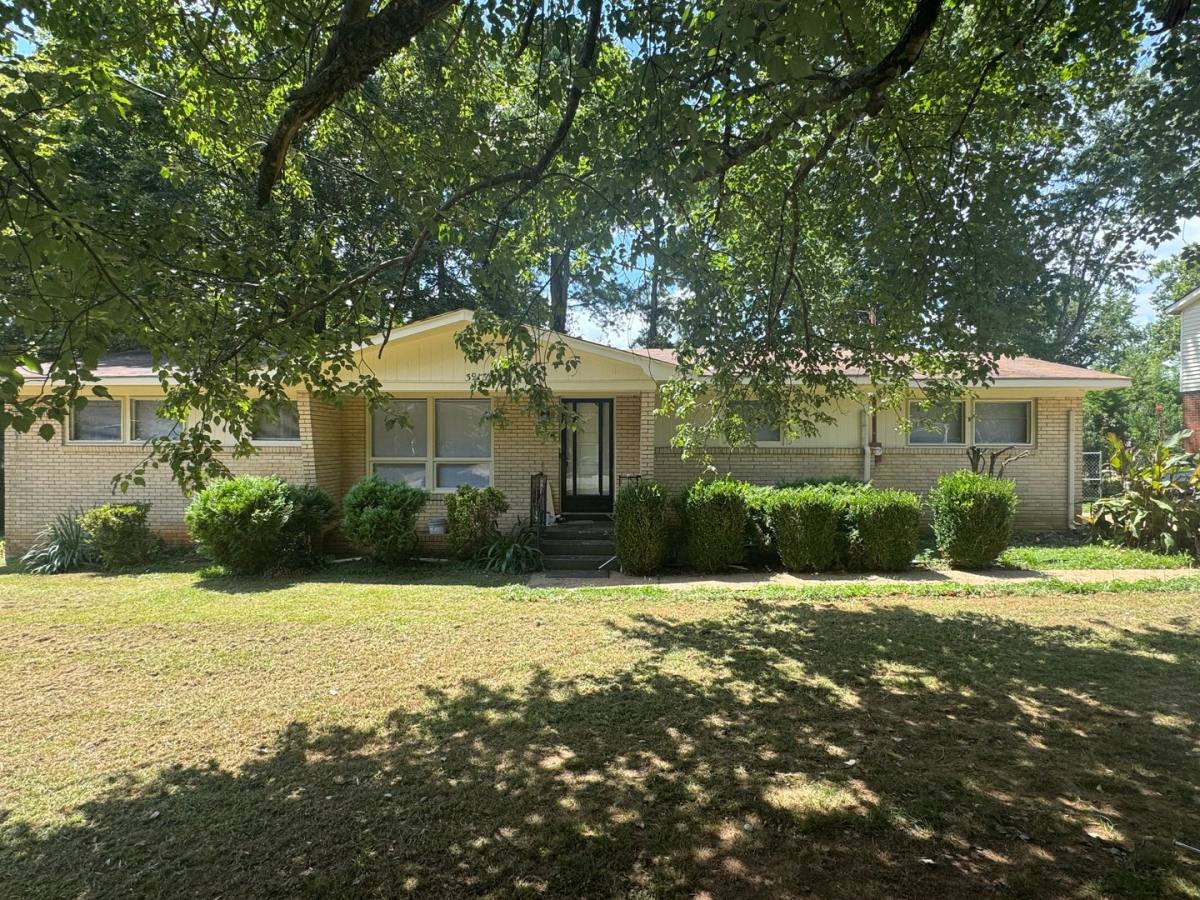 House for rent at 3913 Battlefield Dr, Huntsville, AL 35810