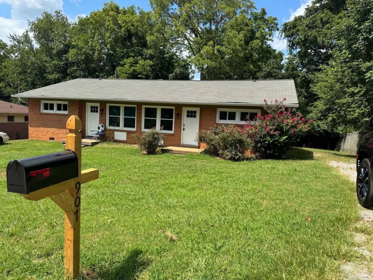 Apartment for rent at 907 Elwood Dr, Clarksville, TN 37043