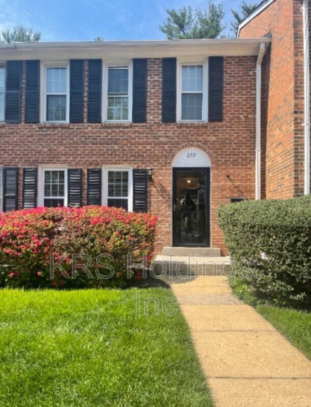 Townhouse for rent at 222 Commons Dr NW, Vienna, VA 22180