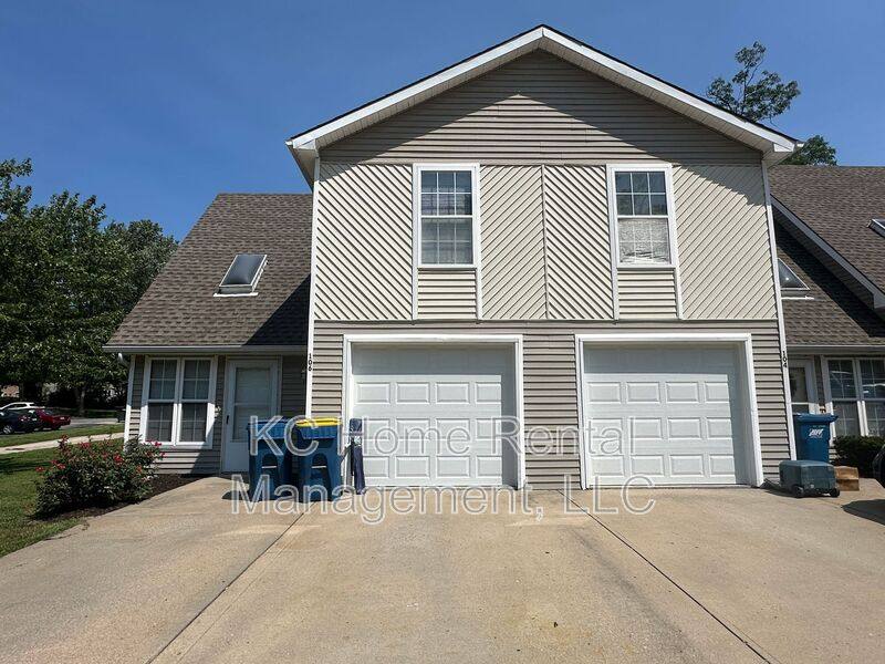 Townhouse for rent at 106 Francis St, Liberty, MO 64068