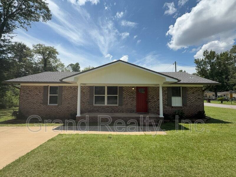 House for rent at 6709 US-90, Milton, FL 32570