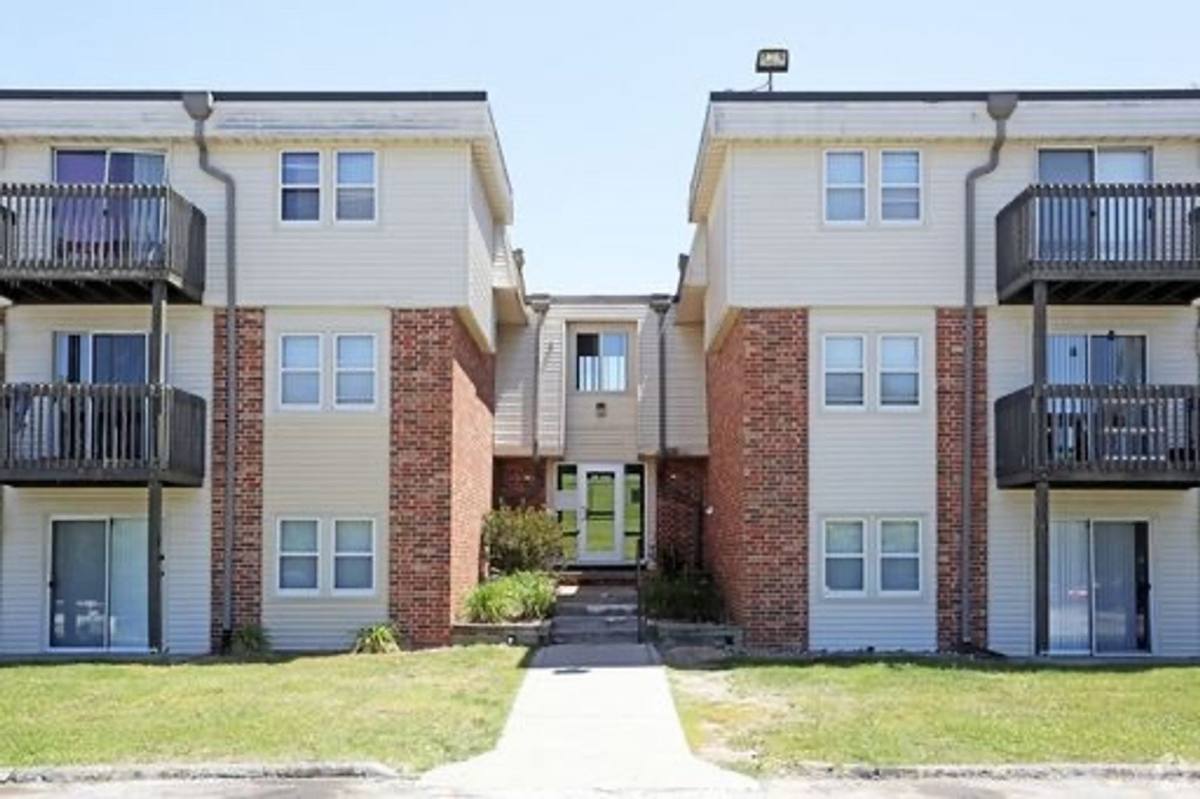 Apartment for rent at 2701-2715 SW 23rd St, Des Moines, IA 50321