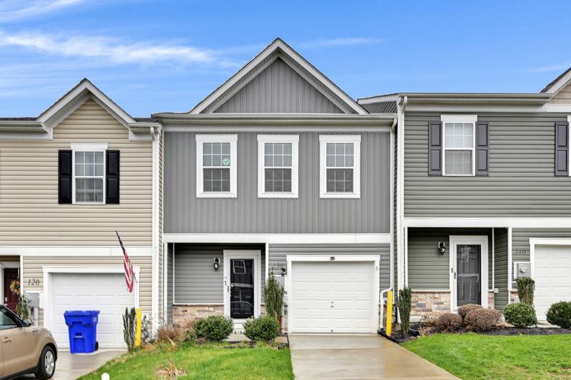 Townhouse for rent at 130 Maple Run Dr, York, PA 17404