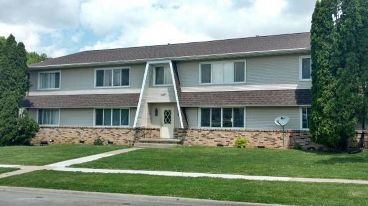 Apartment for rent at 1117 Ravenwood Rd, Waterloo, IA 50702