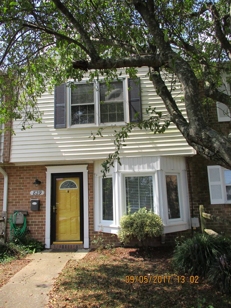 Townhouse for rent at 829 Cambridge Dr, Virginia Beach, VA 23454