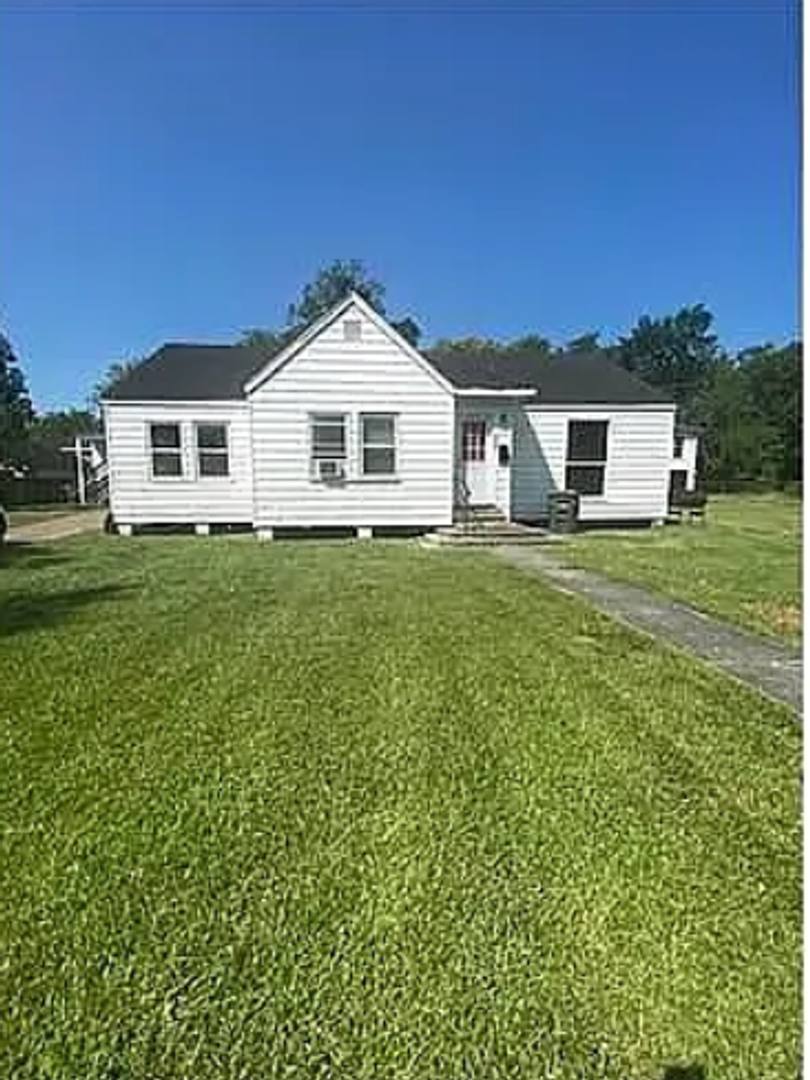 House for rent at 4255 Woodlawn Ave, Beaumont, TX 77703