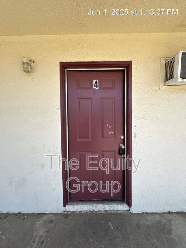 352 S Blackstone St #4, Tulare, CA 93274