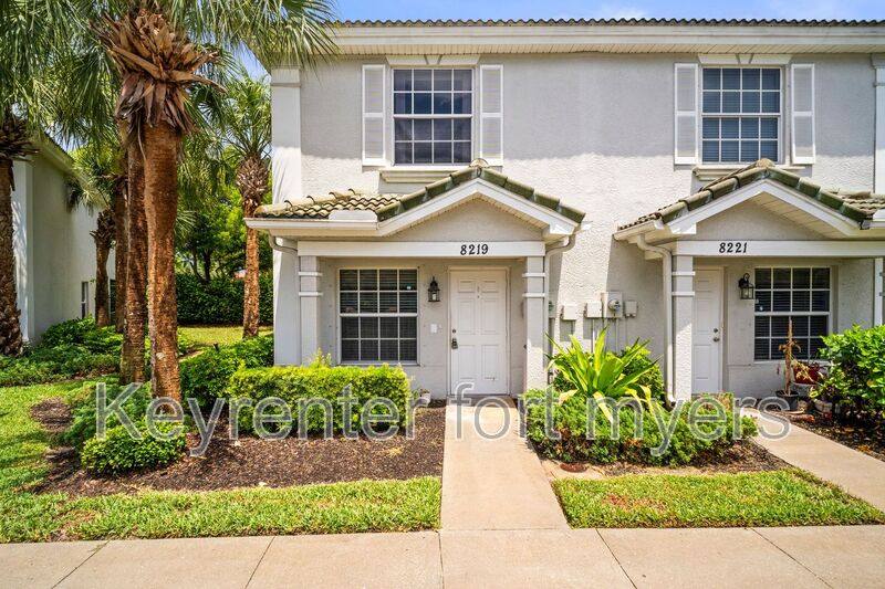 8219 Pacific Beach Dr, Fort Myers, FL 33966