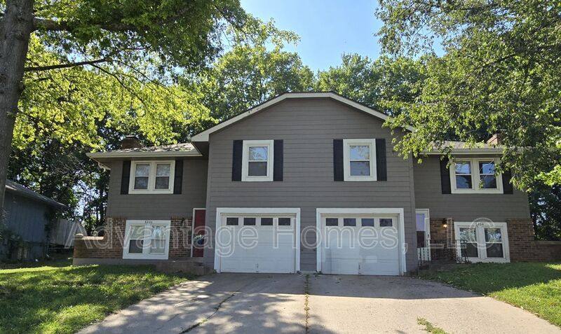 House for rent at 8206 Woodson Dr, Kansas City, MO 64138