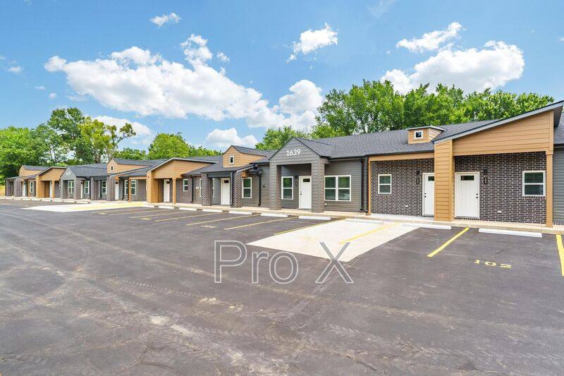 Apartment for rent at 1639 N Arkansas St #110, Rogers, AR 72756