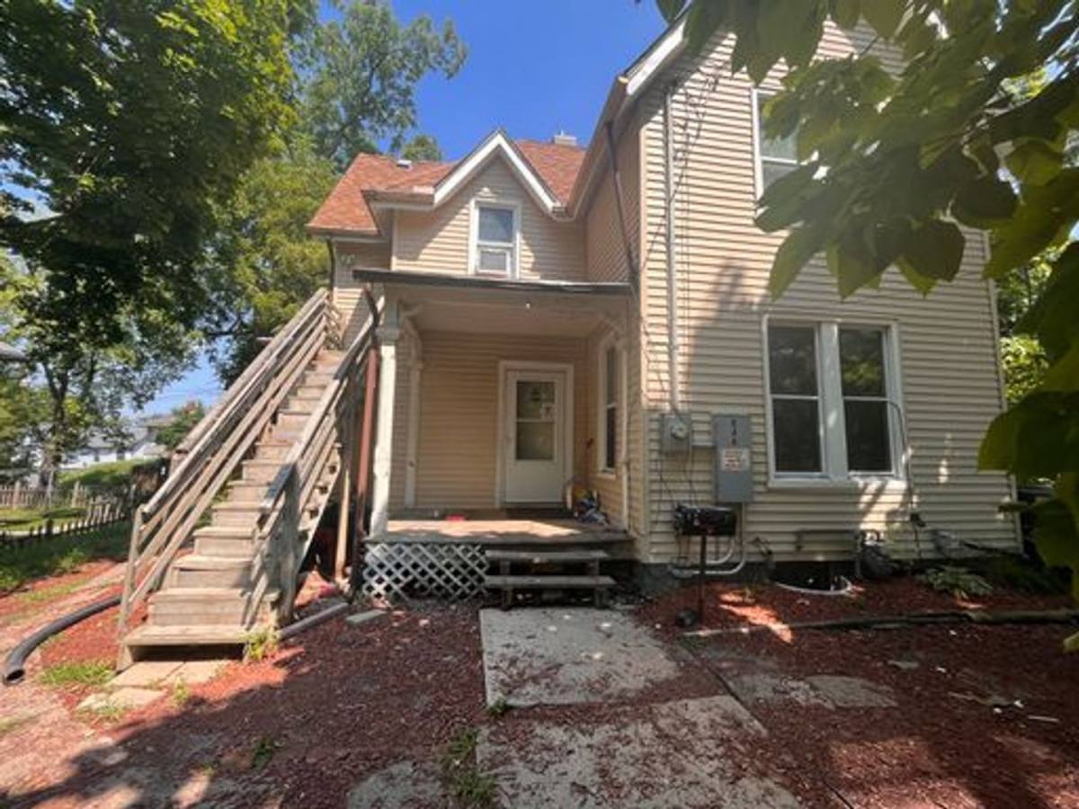 Apartment for rent at 848 15th St, Moline, IL 61265