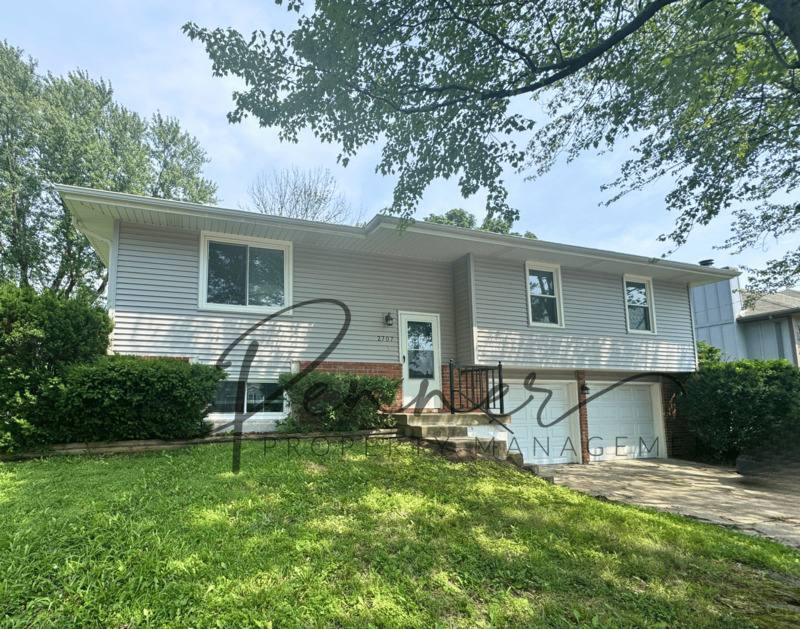House for rent at 2707 S Coachman Dr, Independence, MO 64055