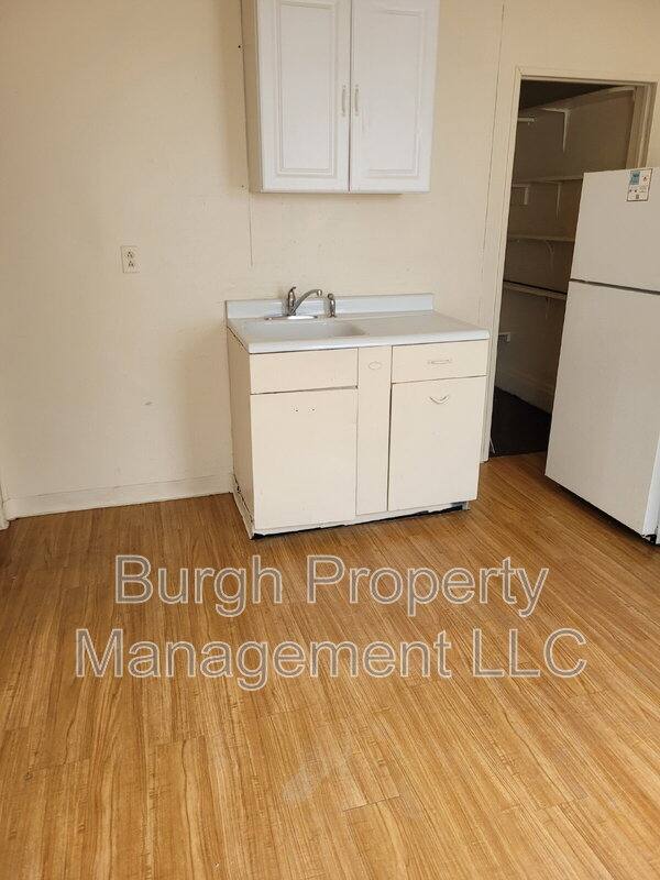Apartment for rent at 984 Jefferson Ave #10, Washington, PA 15301