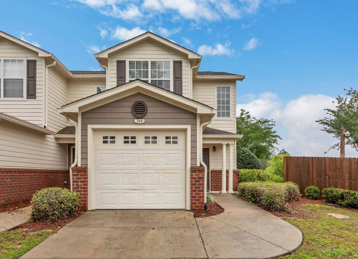 Townhouse for rent at 749 Majestic Dr, Crestview, FL 32536