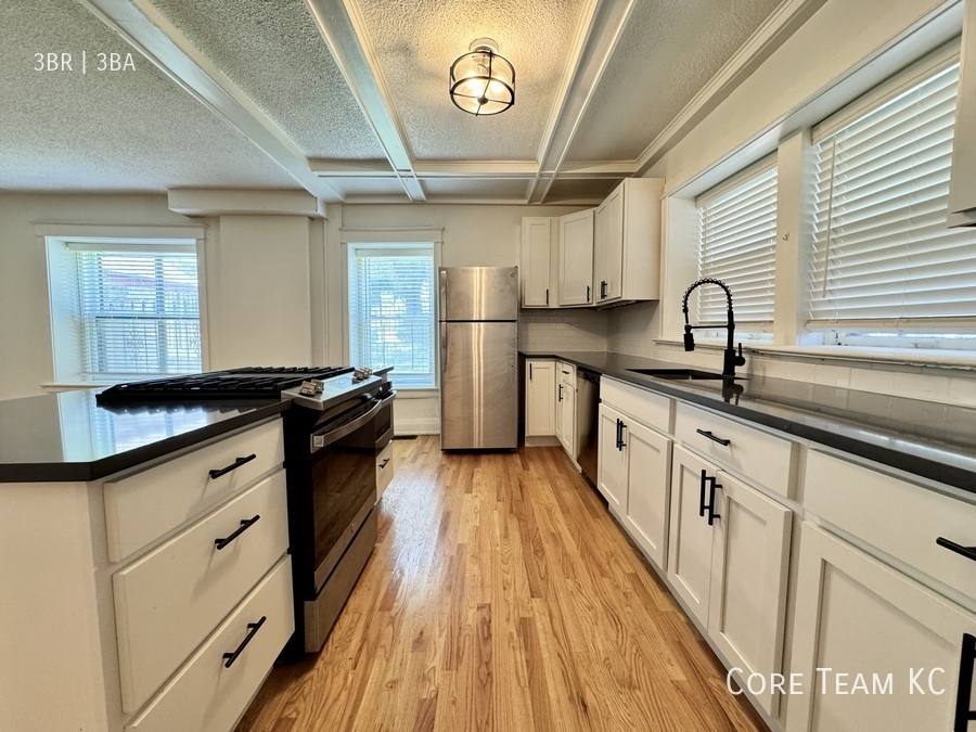 Apartment for rent at 1413 W 39th St, Kansas City, MO 64111
