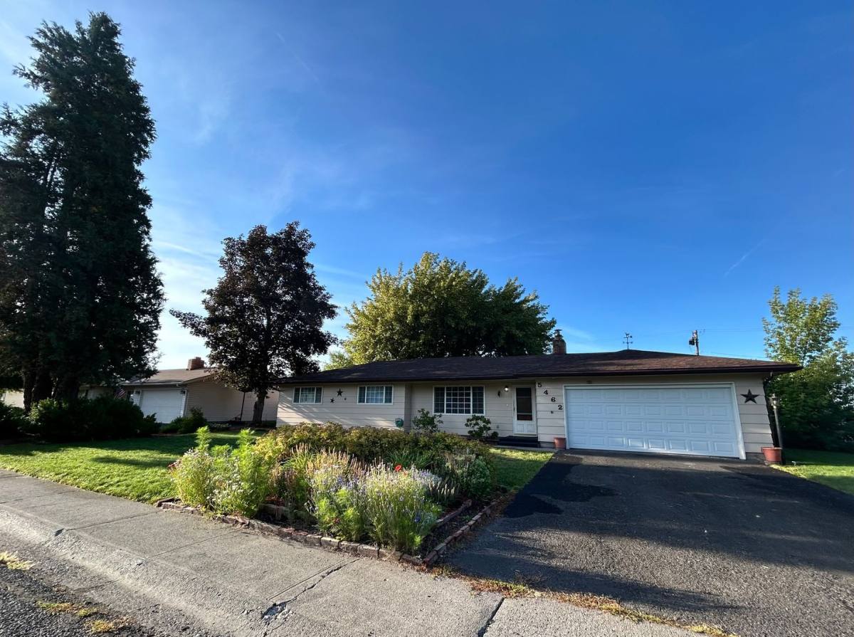 House for rent at 5462 Villa Dr, Klamath Falls, OR 97603